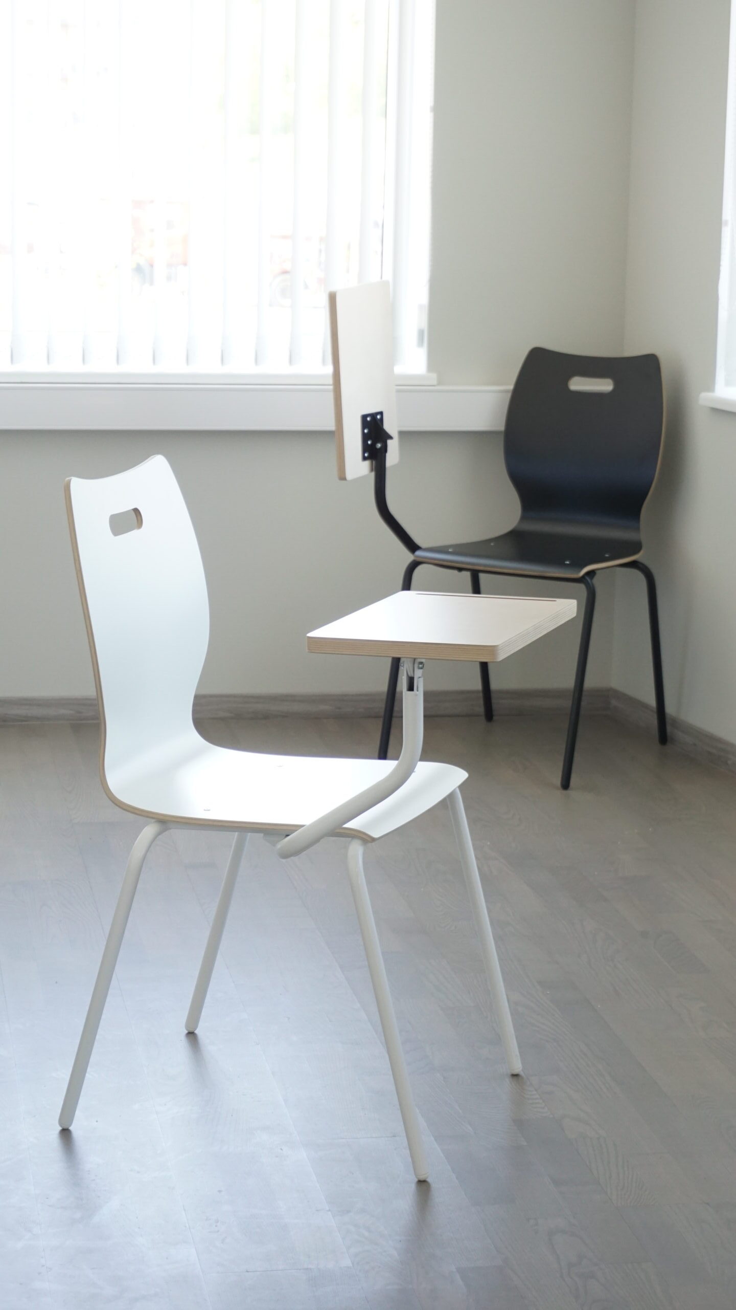 Kirjutusalusega tool IVO